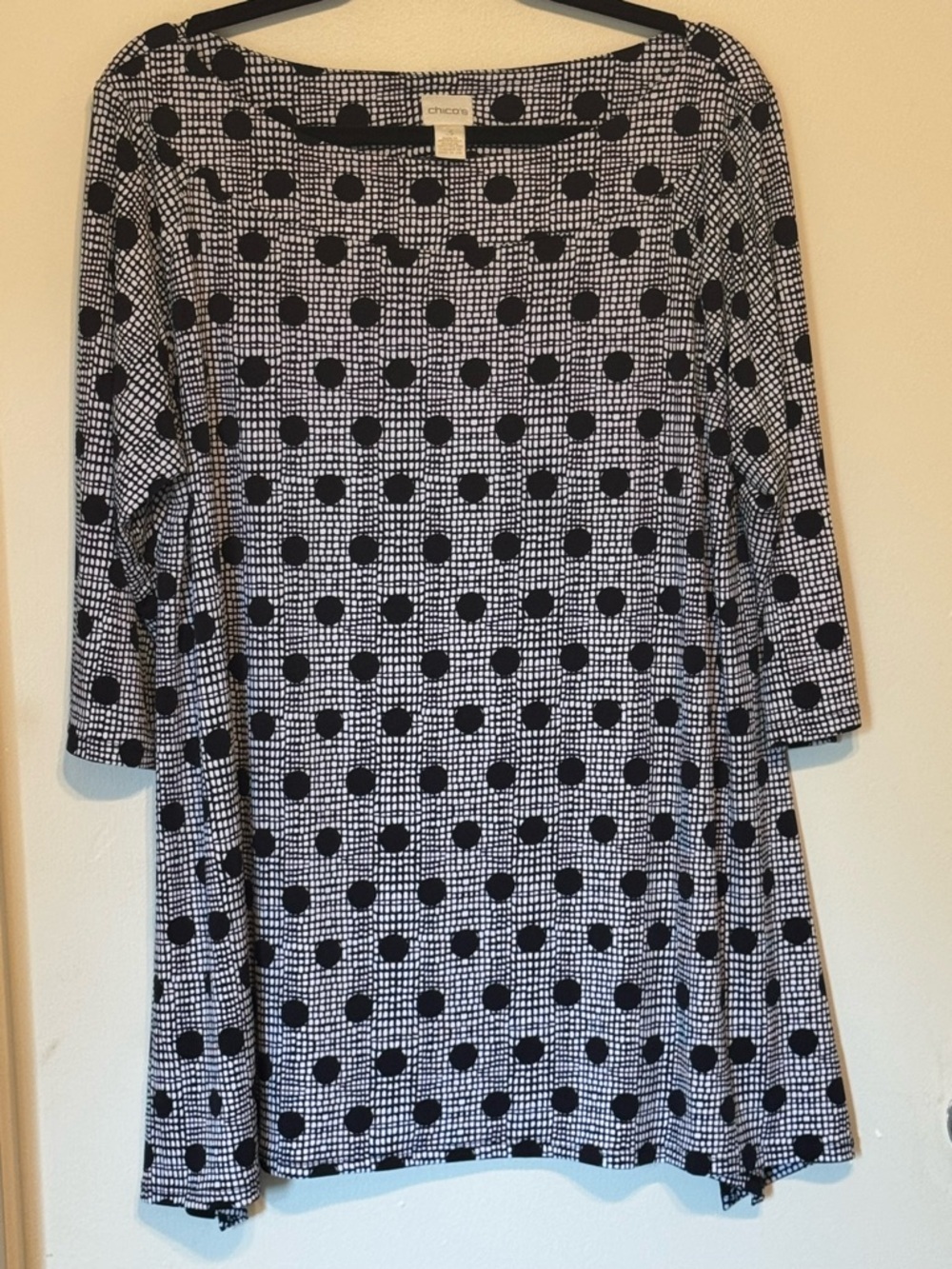 Chico's Black and White Graphic Print Tunic. Boat Neck. Size 3X. Side Slit.